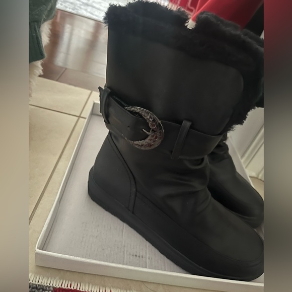 Brand new in box winter boots - Picture 2 of 5